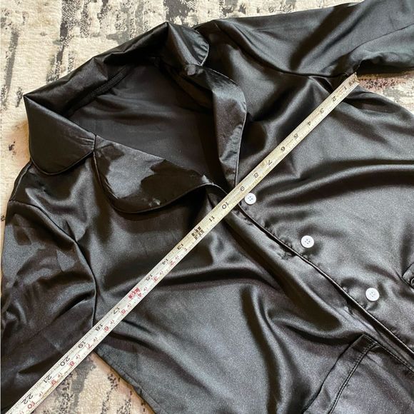 Feather Cuff/Silky Black Button up Womens Medium - Picture 4 of 7